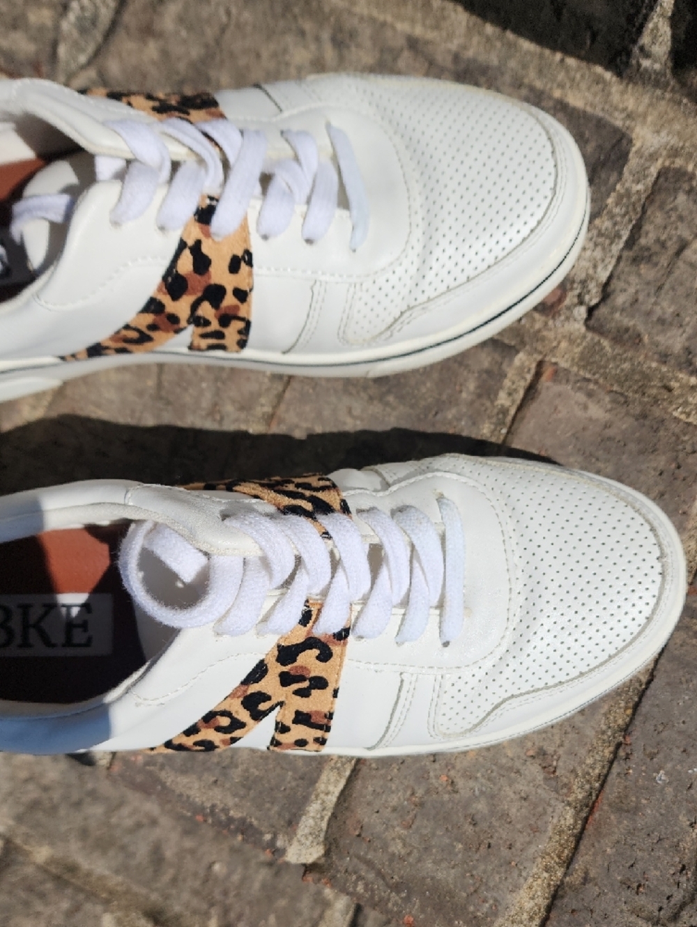 BKE White Sneakers with Leopard Print Accent Size 6.5 Very Clean - Picture 7 of 9